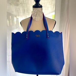 🫐Adorable scalloped edge blue and magenta bag 18”x12” w/ 10” drop strap